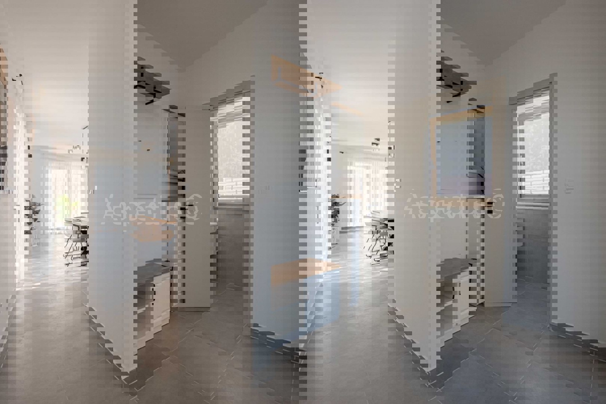 Istria, Casa Esclusiva a Mutvoran – Completamente Arredata, con Piscina e Giardino