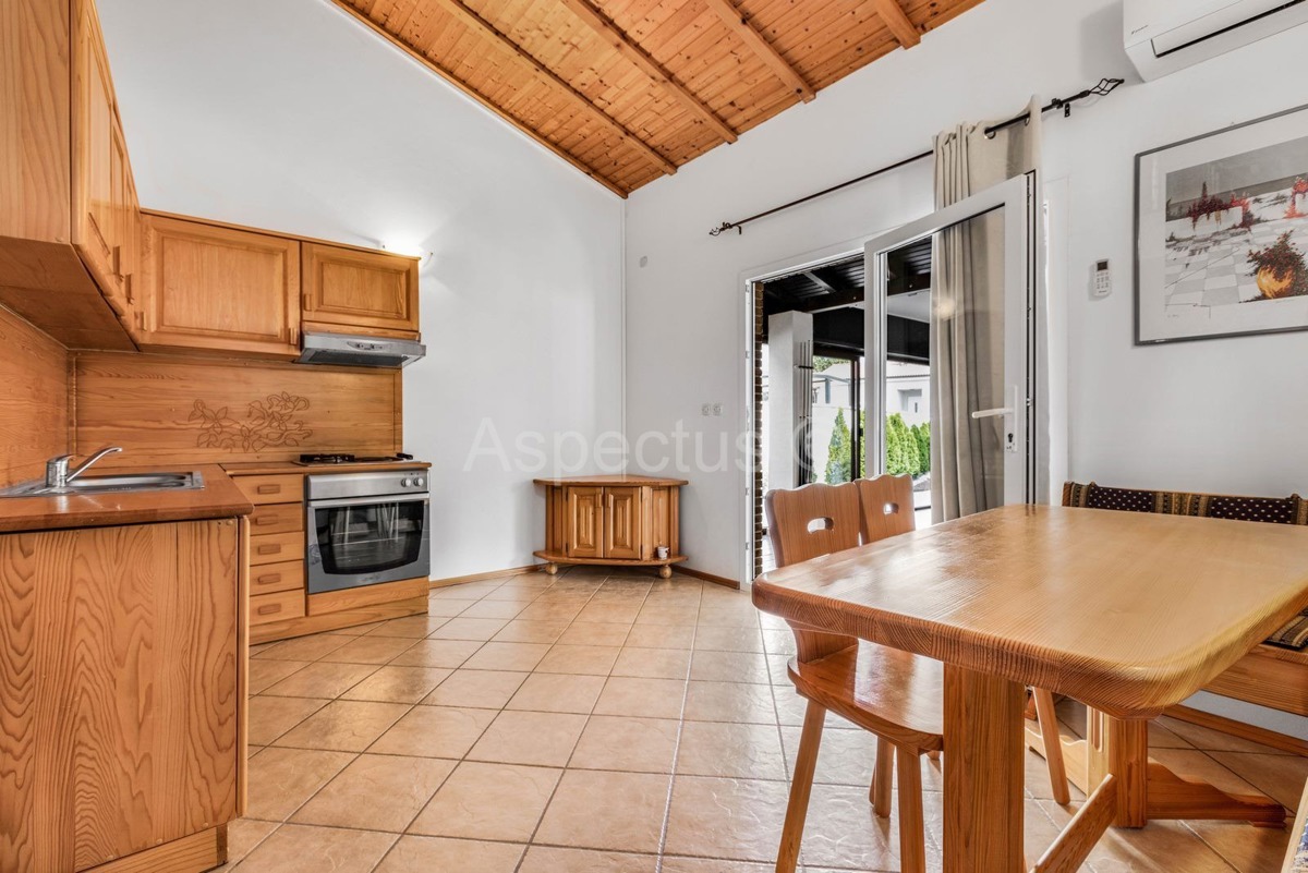 Casa recentemente ristrutturata con 5 appartamenti, Comune di Medolino