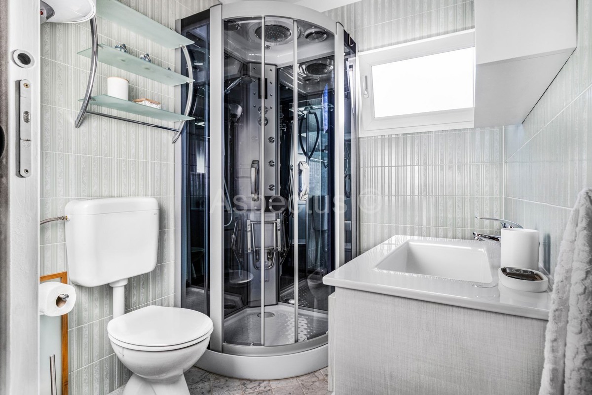 Casa recentemente ristrutturata con 5 appartamenti, Comune di Medolino