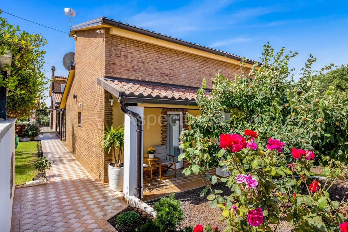 Casa recentemente ristrutturata con 5 appartamenti, Comune di Medolino