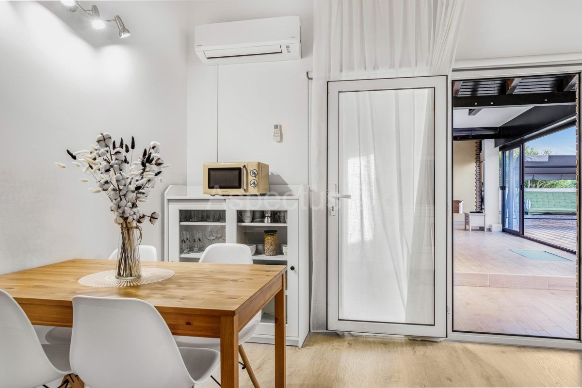 Casa recentemente ristrutturata con 5 appartamenti, Comune di Medolino