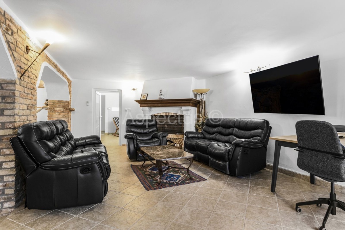 Casa recentemente ristrutturata con 5 appartamenti, Comune di Medolino