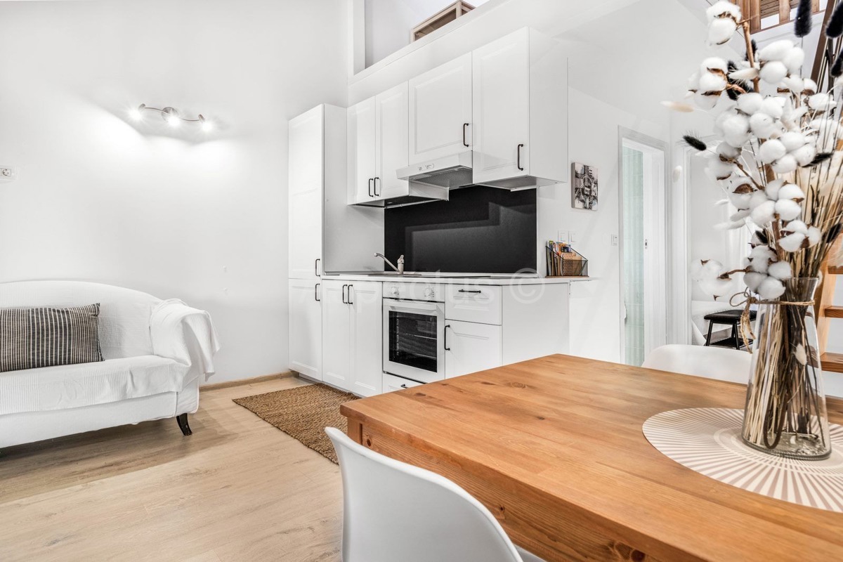 Casa recentemente ristrutturata con 5 appartamenti, Comune di Medolino