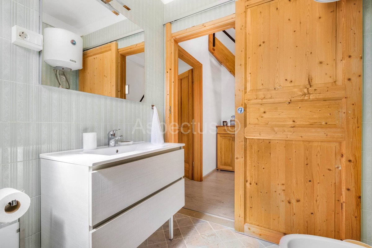 Casa recentemente ristrutturata con 5 appartamenti, Comune di Medolino