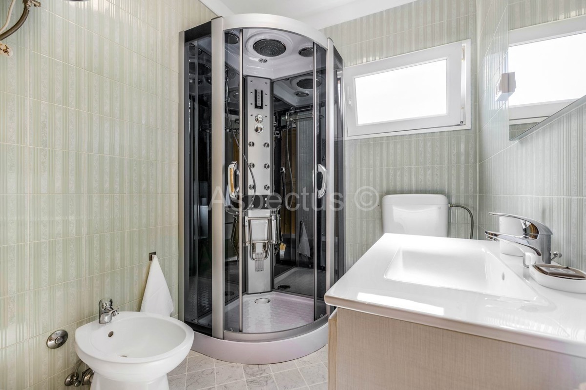 Casa recentemente ristrutturata con 5 appartamenti, Comune di Medolino