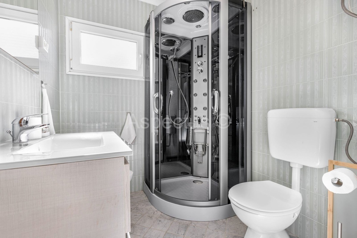 Casa recentemente ristrutturata con 5 appartamenti, Comune di Medolino