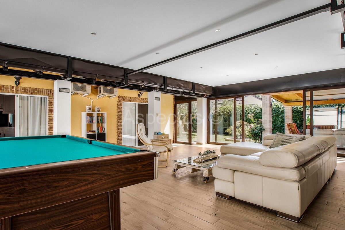 Casa recentemente ristrutturata con 5 appartamenti, Comune di Medolino