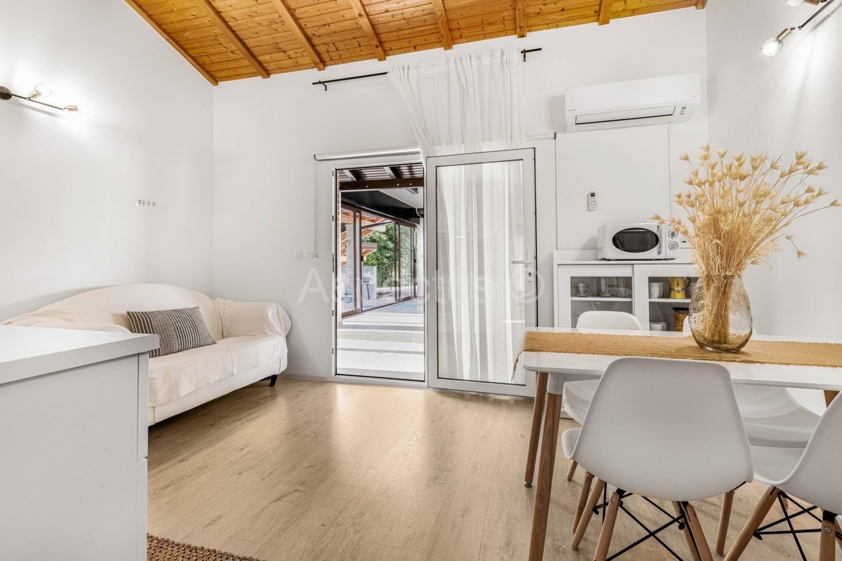 Casa recentemente ristrutturata con 5 appartamenti, Comune di Medolino