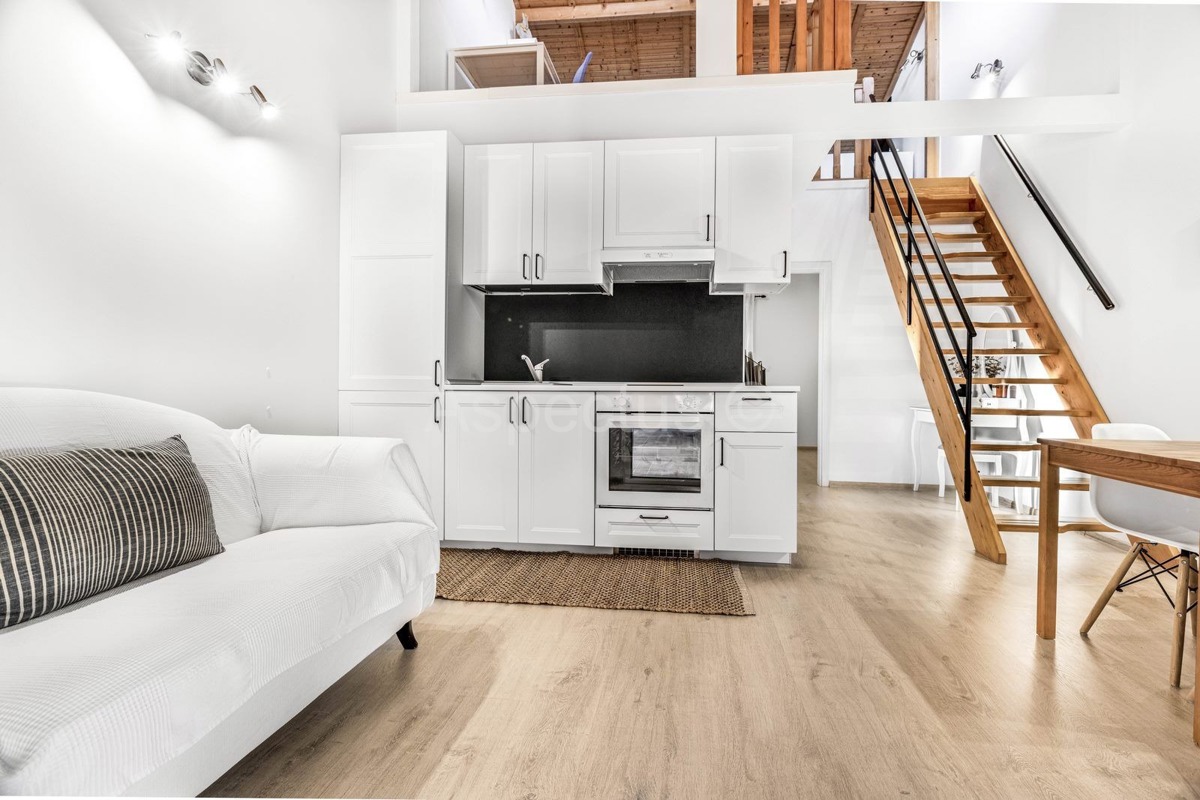 Casa recentemente ristrutturata con 5 appartamenti, Comune di Medolino