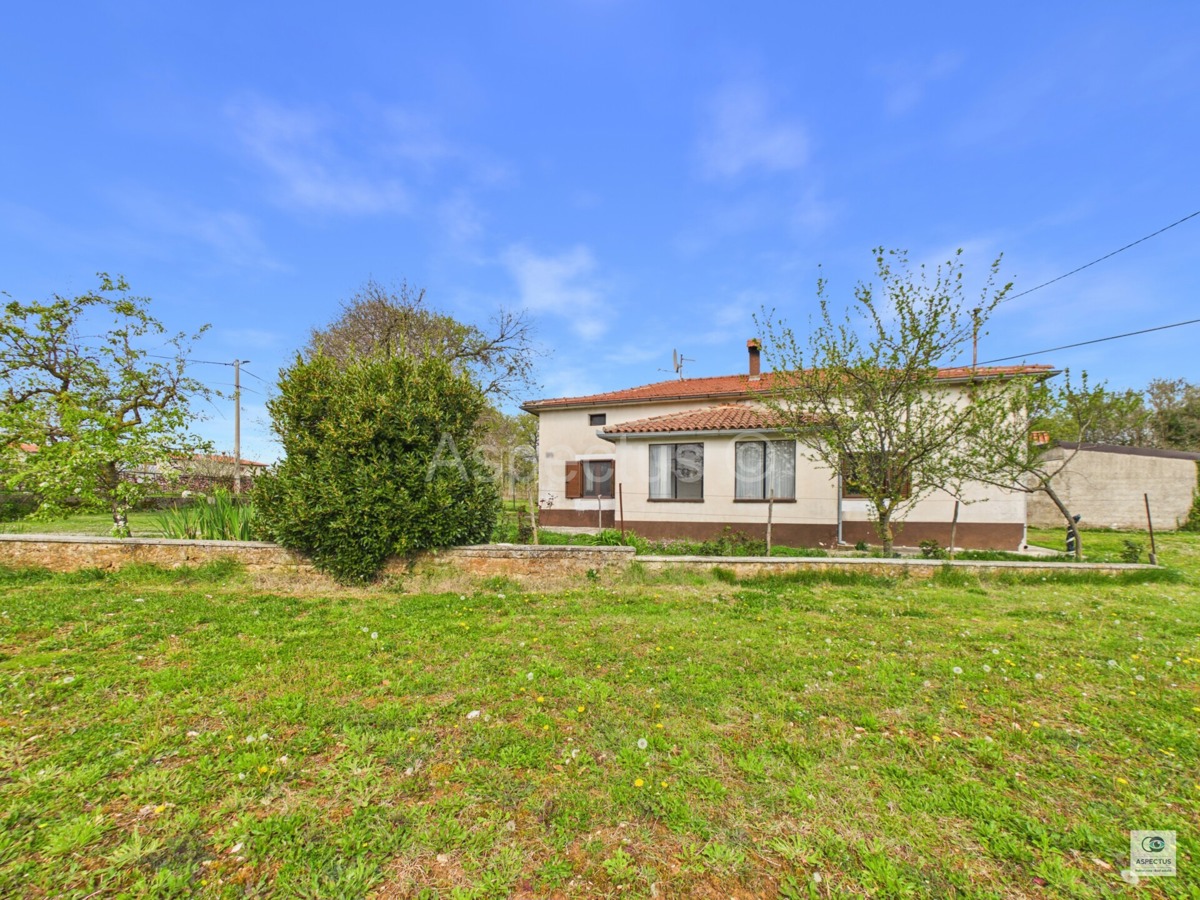 Casa indipendente a un piano con ampio giardino curato, vicino a Pola | Šajini