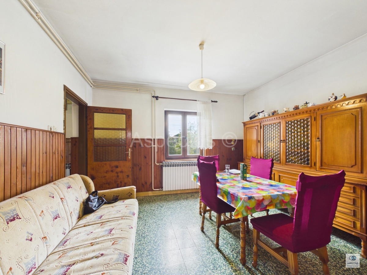 Casa indipendente a un piano con ampio giardino curato, vicino a Pola | Šajini