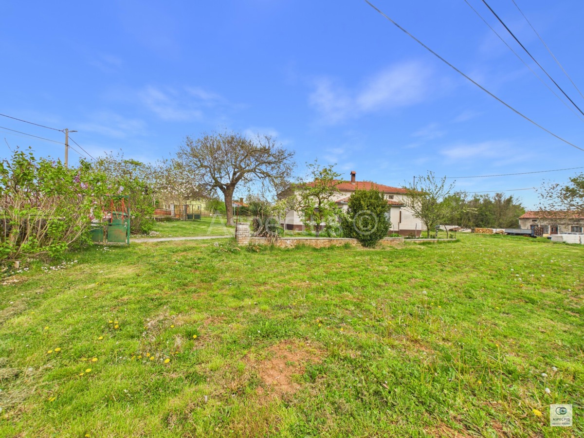 Casa indipendente a un piano con ampio giardino curato, vicino a Pola | Šajini