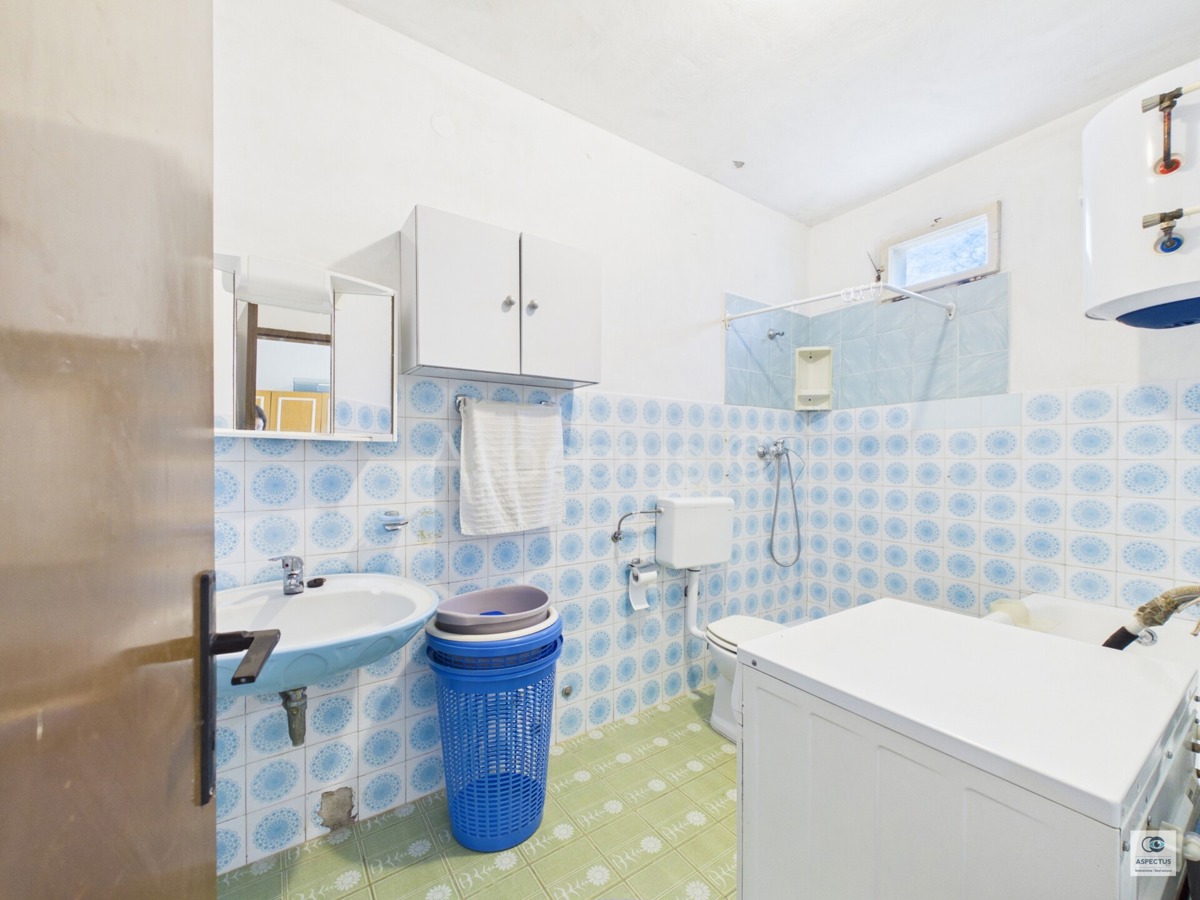 Casa indipendente a un piano con ampio giardino curato, vicino a Pola | Šajini