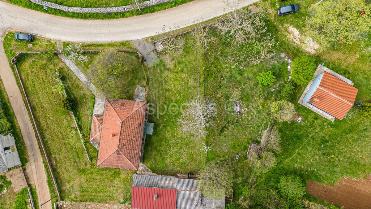 Casa indipendente a un piano con ampio giardino curato, vicino a Pola | Šajini