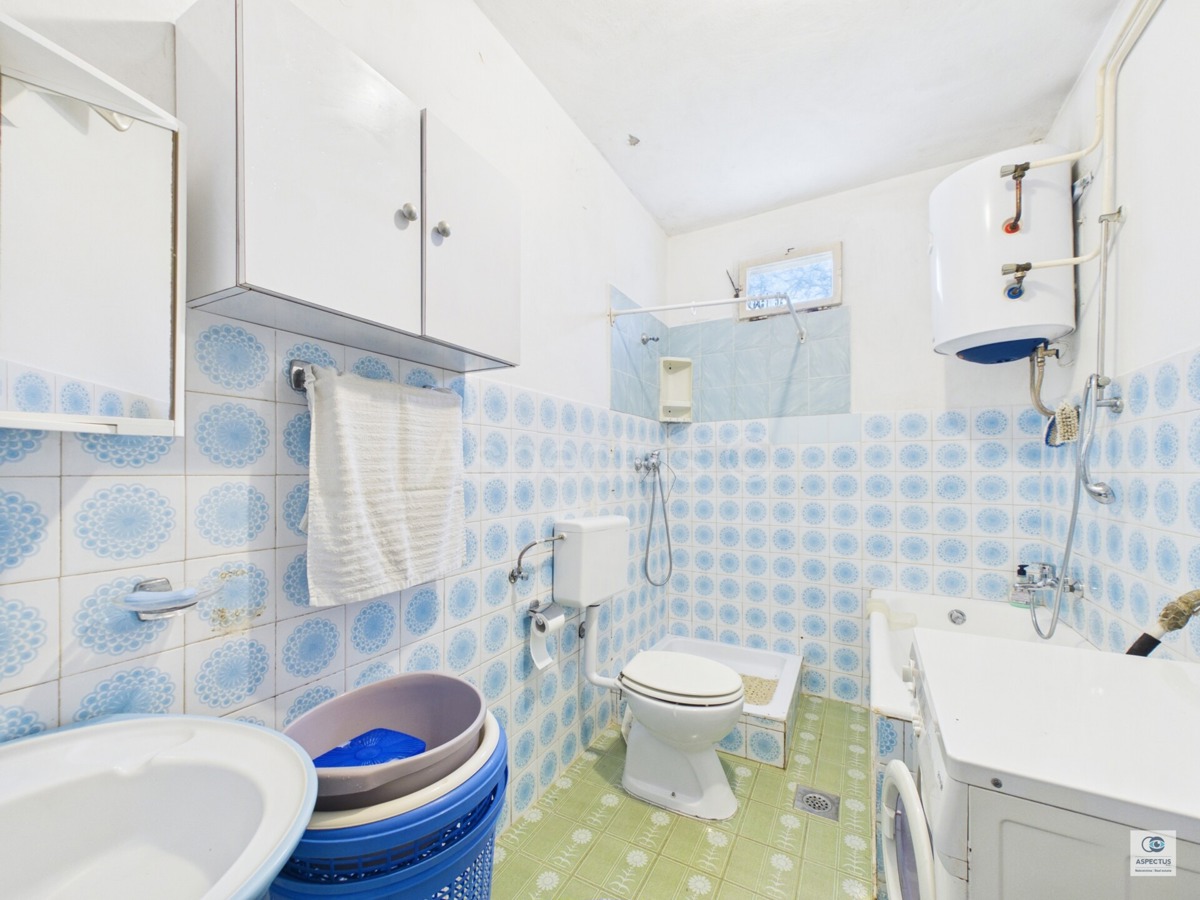 Casa indipendente a un piano con ampio giardino curato, vicino a Pola | Šajini