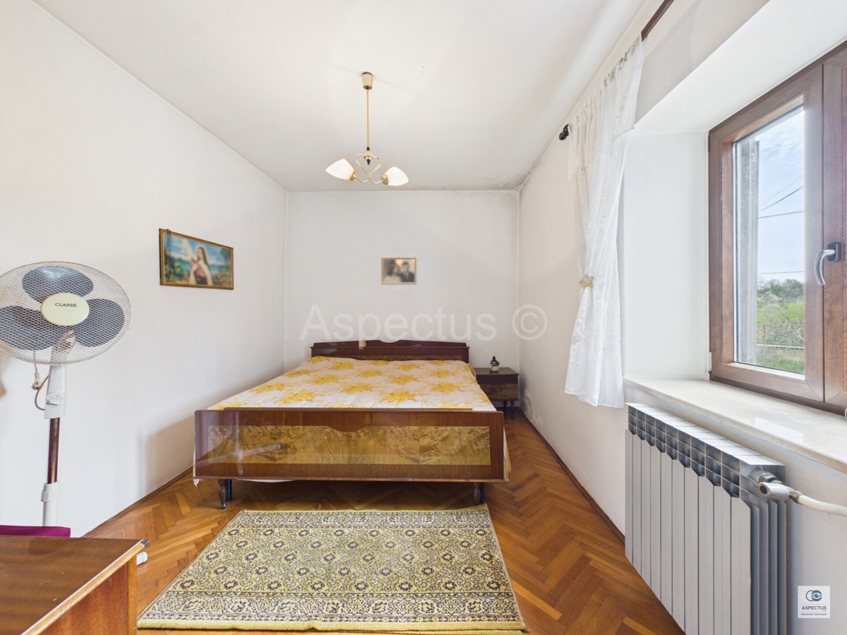 Casa indipendente a un piano con ampio giardino curato, vicino a Pola | Šajini