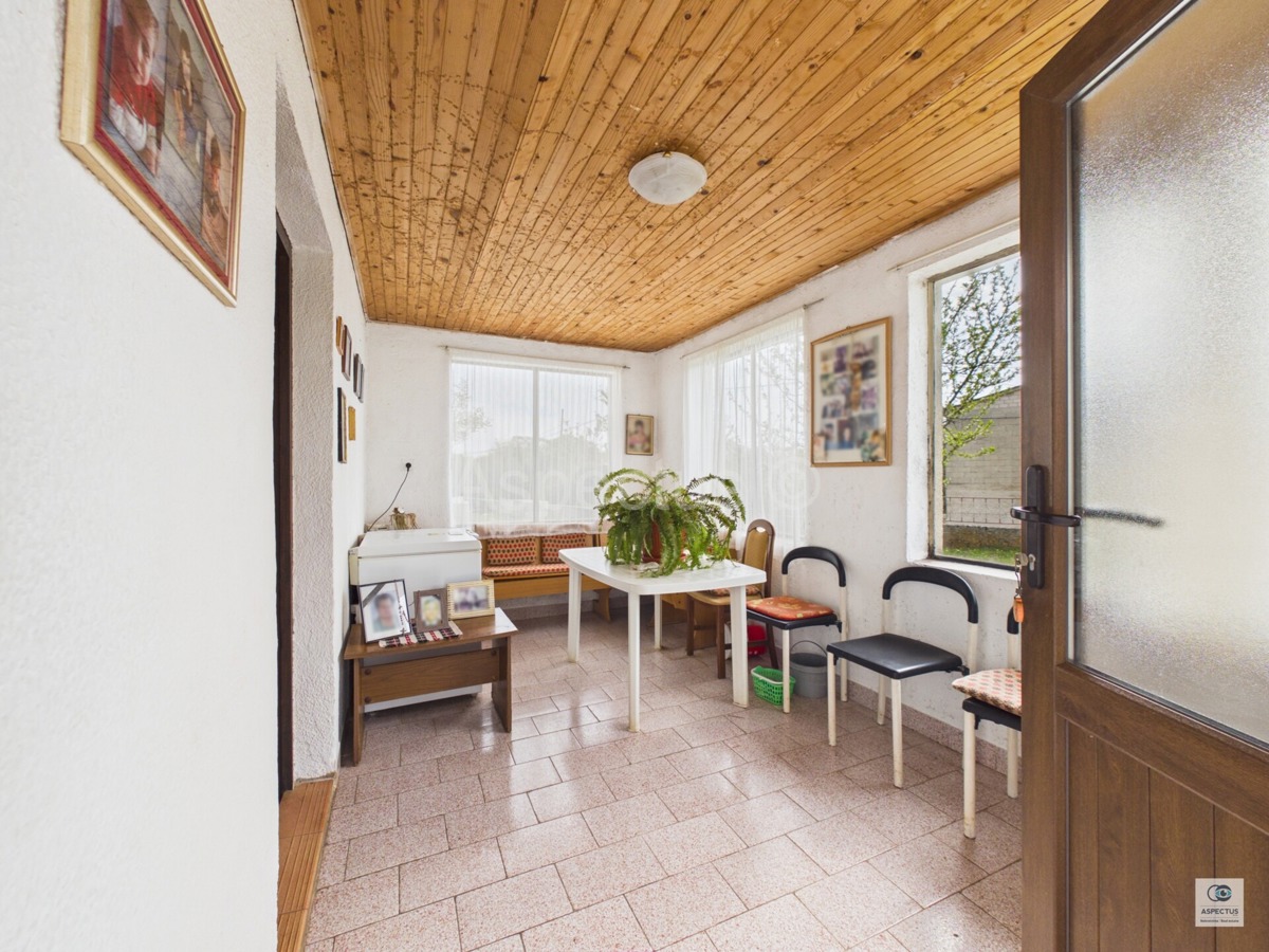 Casa indipendente a un piano con ampio giardino curato, vicino a Pola | Šajini