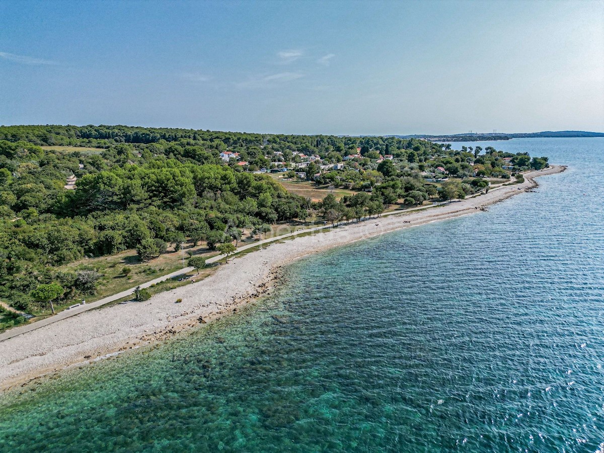 Una lussuosa villa moderna con piscina, nelle vicinanze di Pola, vicino a Marčana