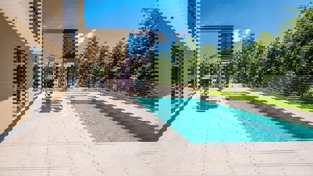 Lussuosa villa moderna con piscina, nei dintorni di Pola | Divšići