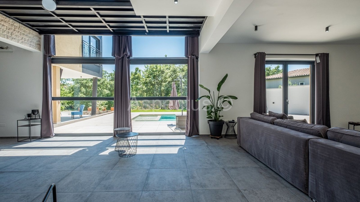 Lussuosa villa moderna con piscina, nei dintorni di Pola | Divšići