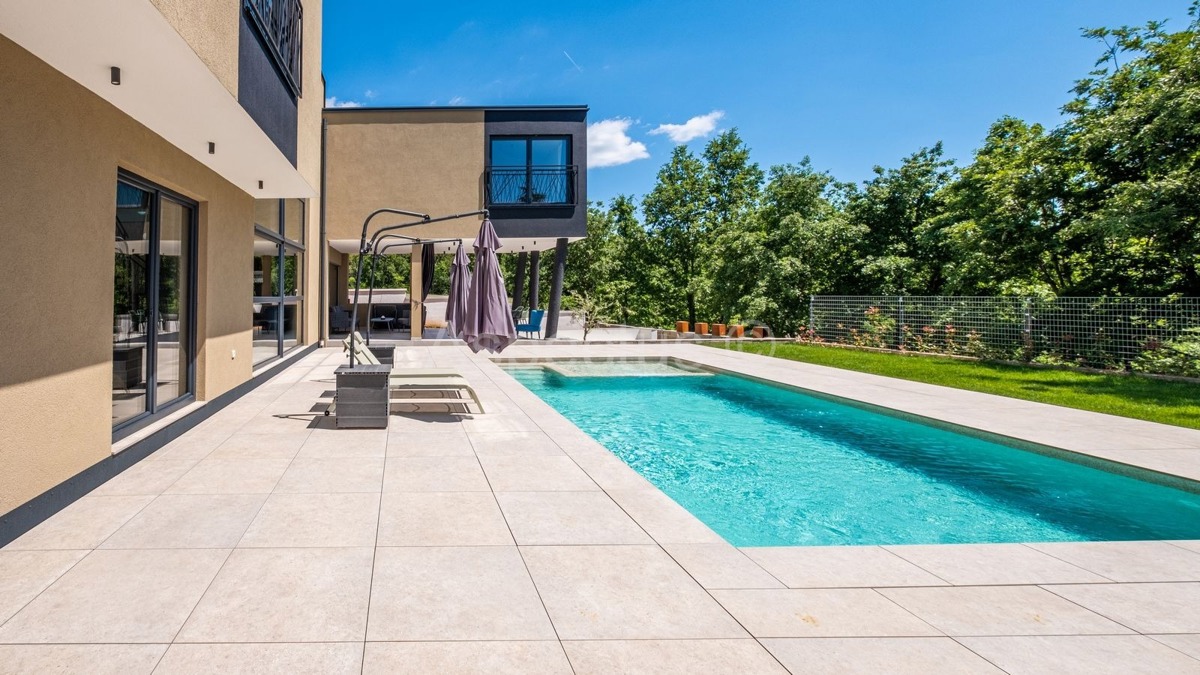 Lussuosa villa moderna con piscina, nei dintorni di Pola | Divšići