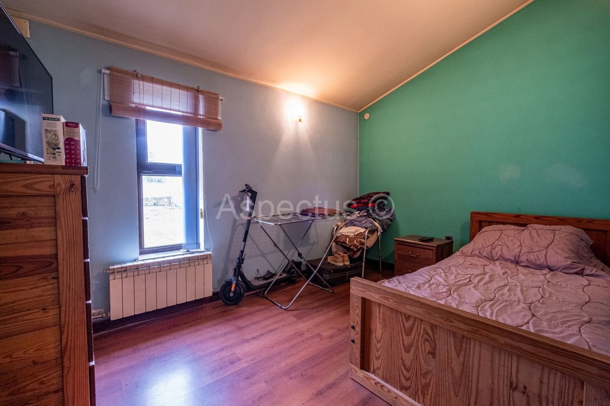 Casa al piano terra, due case con giardino e garage, vicino a Pola, sulla costa orientale dell'Istria