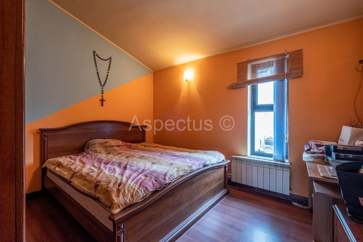 Casa al piano terra, due case con giardino e garage, vicino a Pola, sulla costa orientale dell'Istria