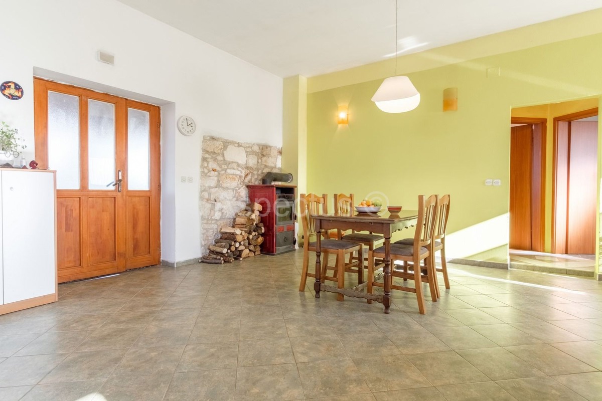 Casa in pietra con giardino, piano terra – ideale per famiglie e vacanze, Pola, Valtura | Istria