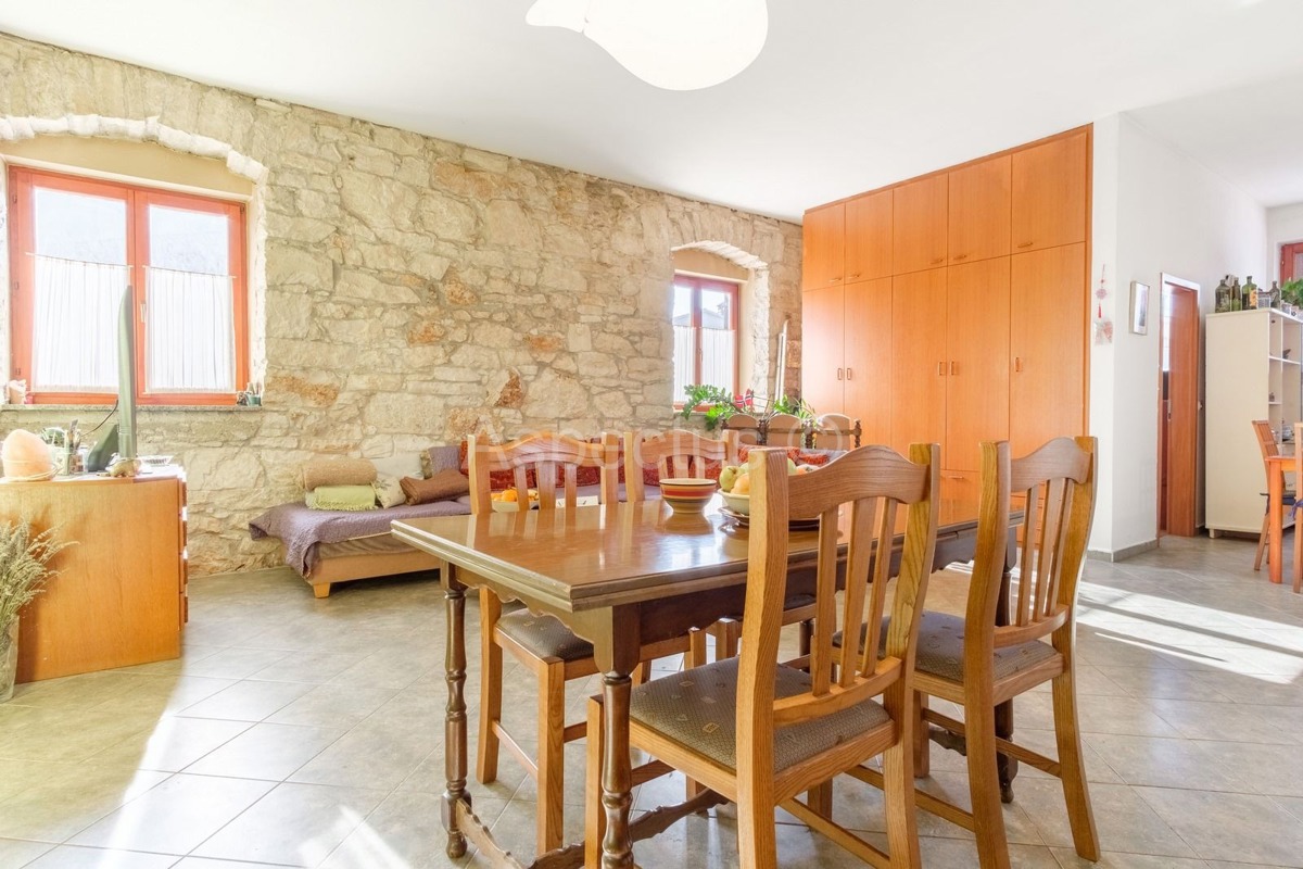 Casa in pietra con giardino, piano terra – ideale per famiglie e vacanze, Pola, Valtura | Istria