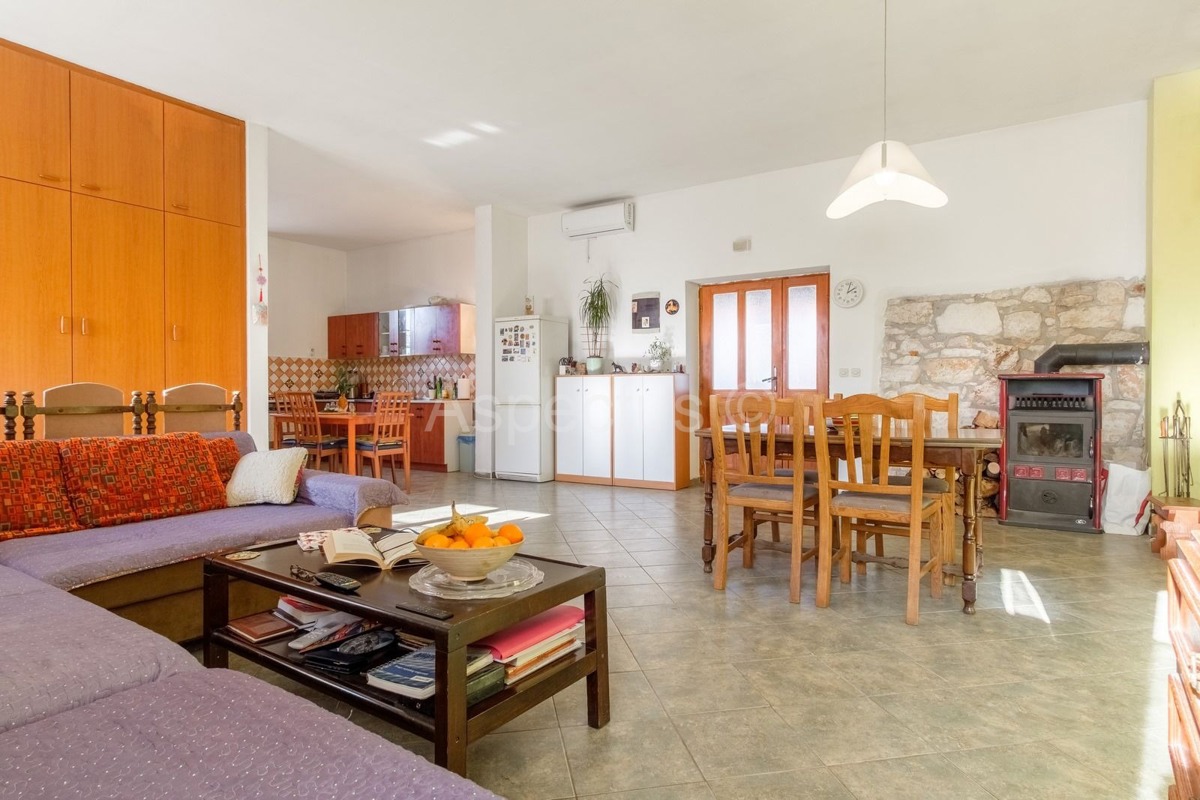 Casa in pietra con giardino, piano terra – ideale per famiglie e vacanze, Pola, Valtura | Istria