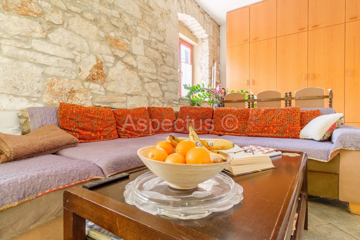 Affascinante casa in pietra in vendita in Istria – ideale per famiglia e relax, Pula, Valtura