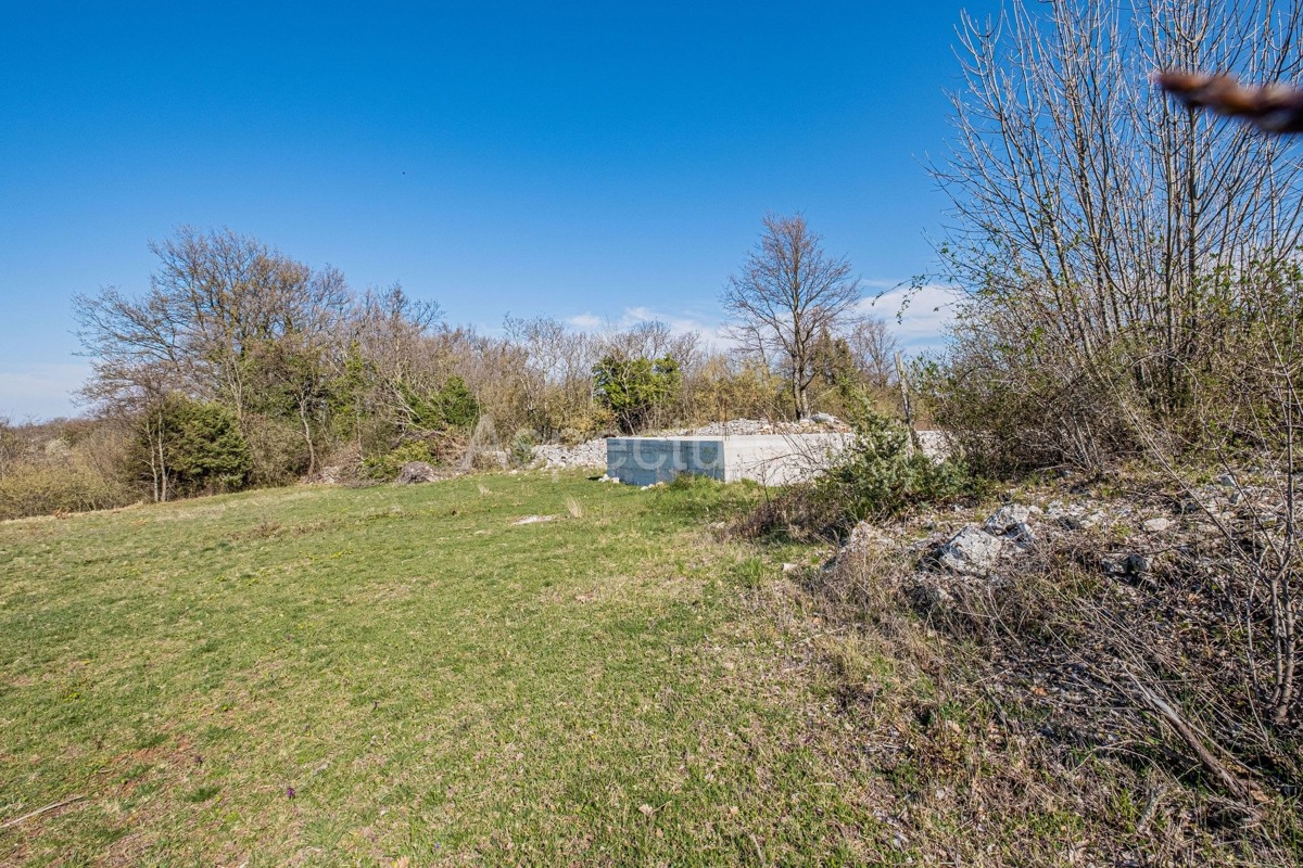 Kuća u izgradnji na velikom imanju, Butkovići, Svetvinčenat | Istra