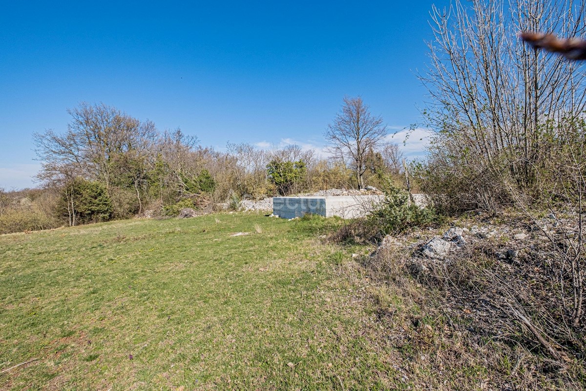 Casa in costruzione su un grande terreno, Butkovići, Svetvinčenat | Istria