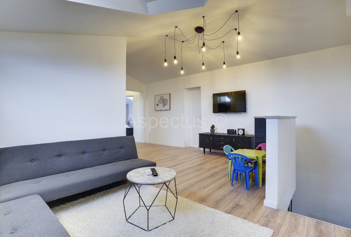 Stan Pula, trosoban,komforan,namješten, Pula, Valdebek