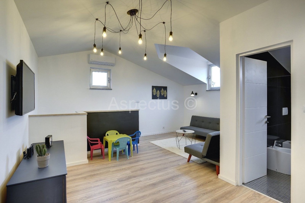 Stan Pula, trosoban,komforan,namješten, Pula, Valdebek