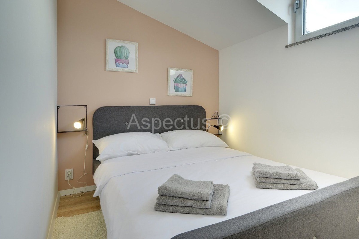 Stan Pula, trosoban,komforan,namješten, Pula, Valdebek