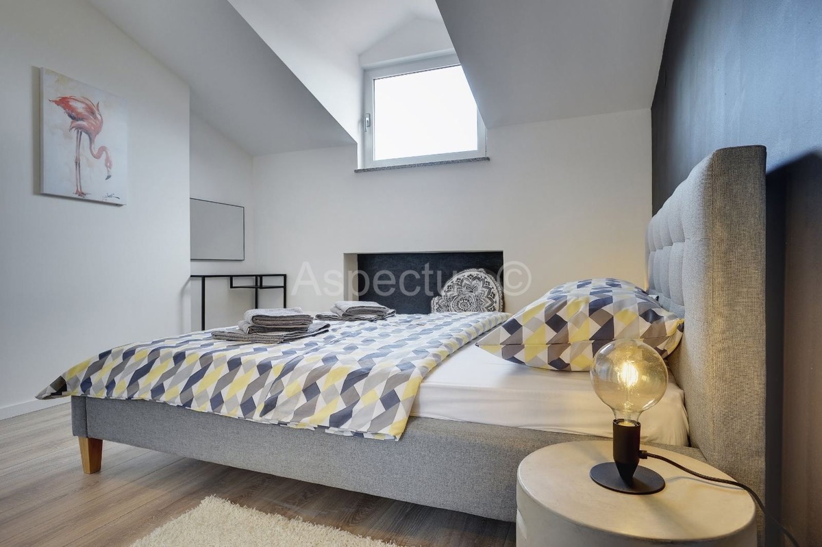 Stan Pula, trosoban,komforan,namješten, Pula, Valdebek