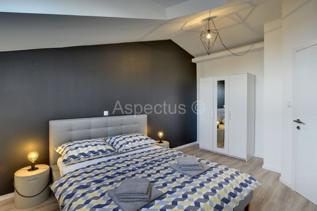 Stan Pula, trosoban,komforan,namješten, Pula, Valdebek