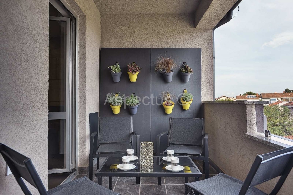 Stan Pula, trosoban,komforan,namješten, Pula, Valdebek