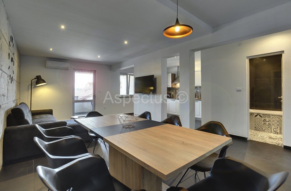 Stan Pula, trosoban,komforan,namješten, Pula, Valdebek