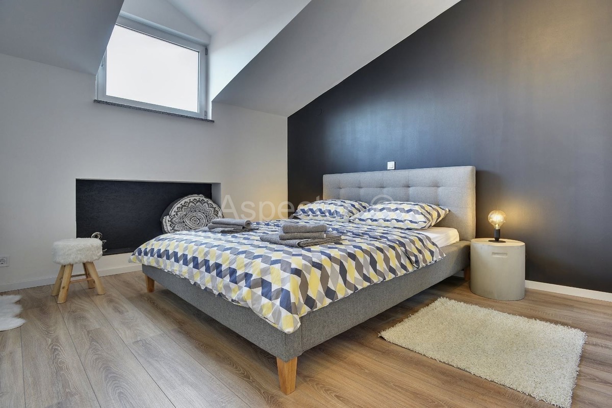 Stan Pula, trosoban,komforan,namješten, Pula, Valdebek