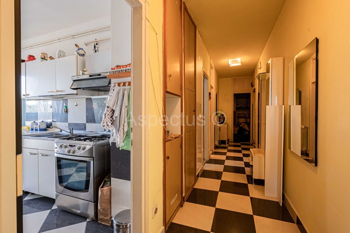 Appartamento con due camere da letto, riscaldamento centralizzato + garage, Pola, Šijana