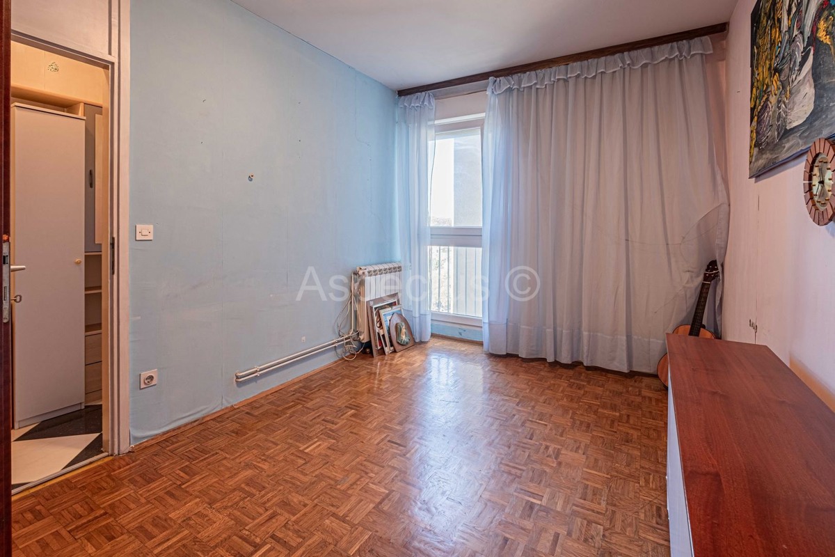 Appartamento con due camere da letto, riscaldamento centralizzato + garage, Pola, Šijana