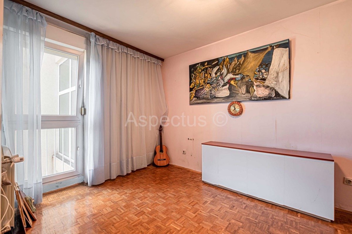 Appartamento con due camere da letto, riscaldamento centralizzato + garage, Pola, Šijana