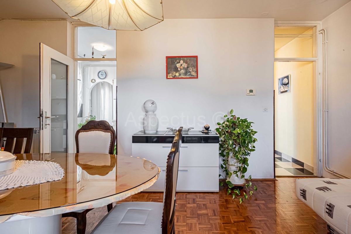 Appartamento con due camere da letto, riscaldamento centralizzato + garage, Pola, Šijana