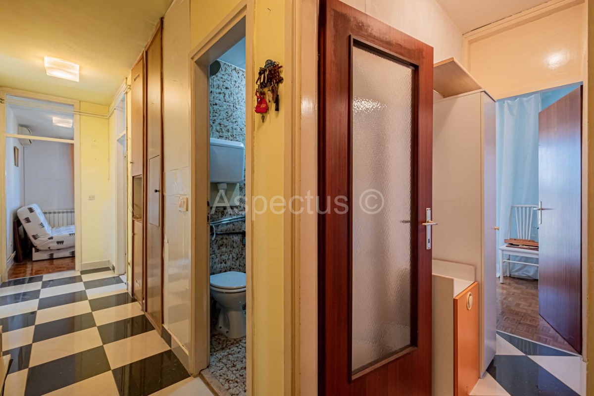 Appartamento con due camere da letto, riscaldamento centralizzato + garage, Pola, Šijana