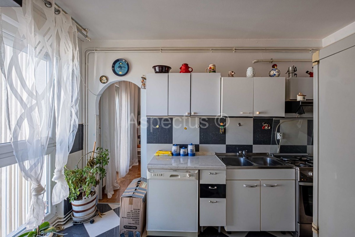 Appartamento con due camere da letto, riscaldamento centralizzato + garage, Pola, Šijana