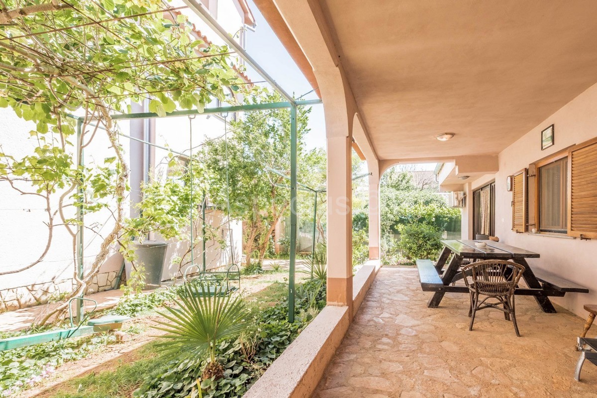 Samostojeće kuće, dvije stambene jedinice, vrt, pogled na more, Medulin