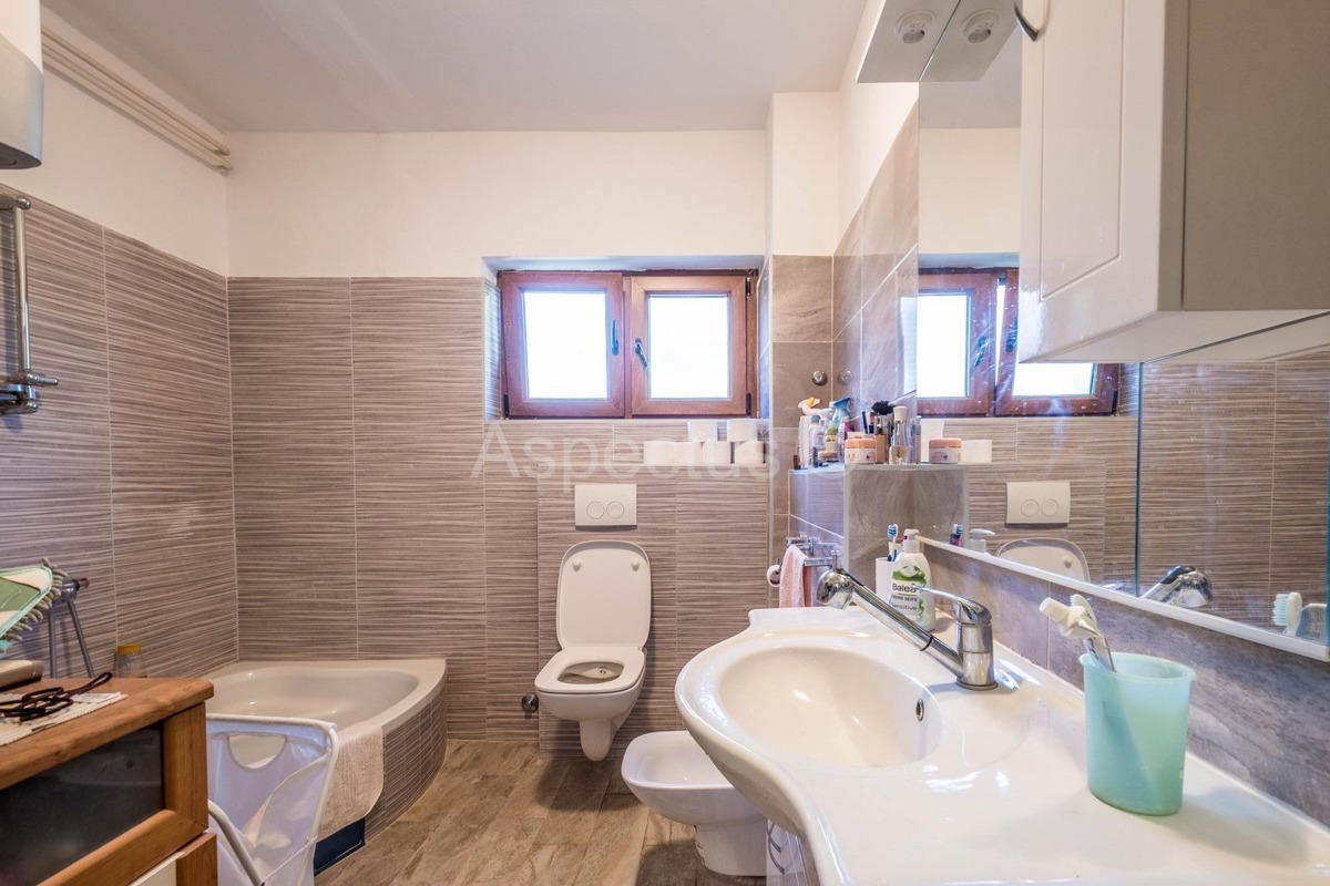 Samostojeće kuće, dvije stambene jedinice, vrt, pogled na more, Medulin