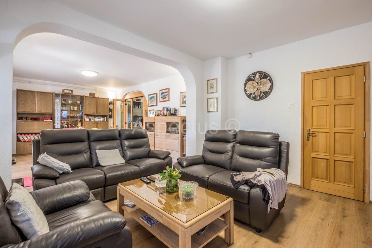 Samostojeće kuće, dvije stambene jedinice, vrt, pogled na more, Medulin